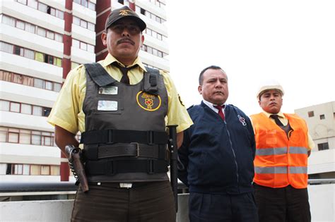 Calzado y Ropa para Empresas de Seguridad y Vigilancia.